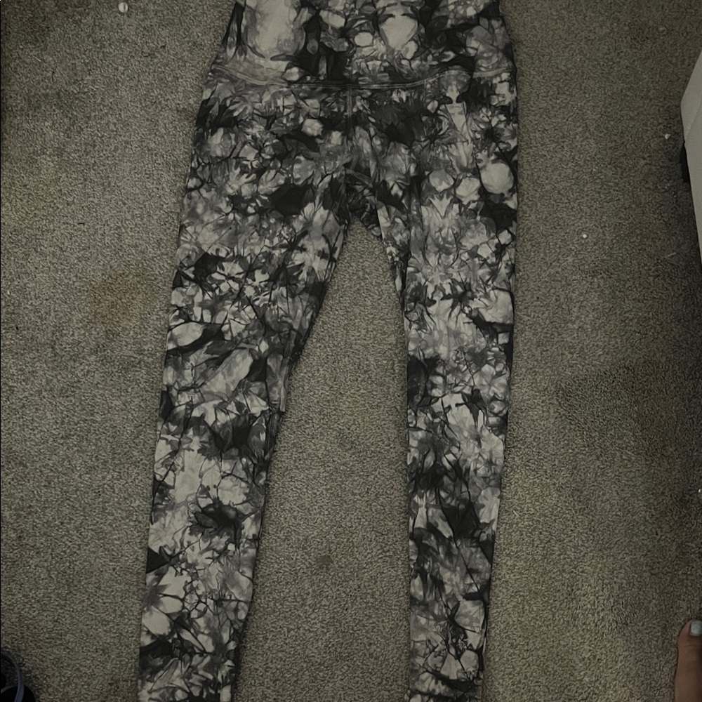 Lululemon Athletica Black and Gray Patterned Leggings